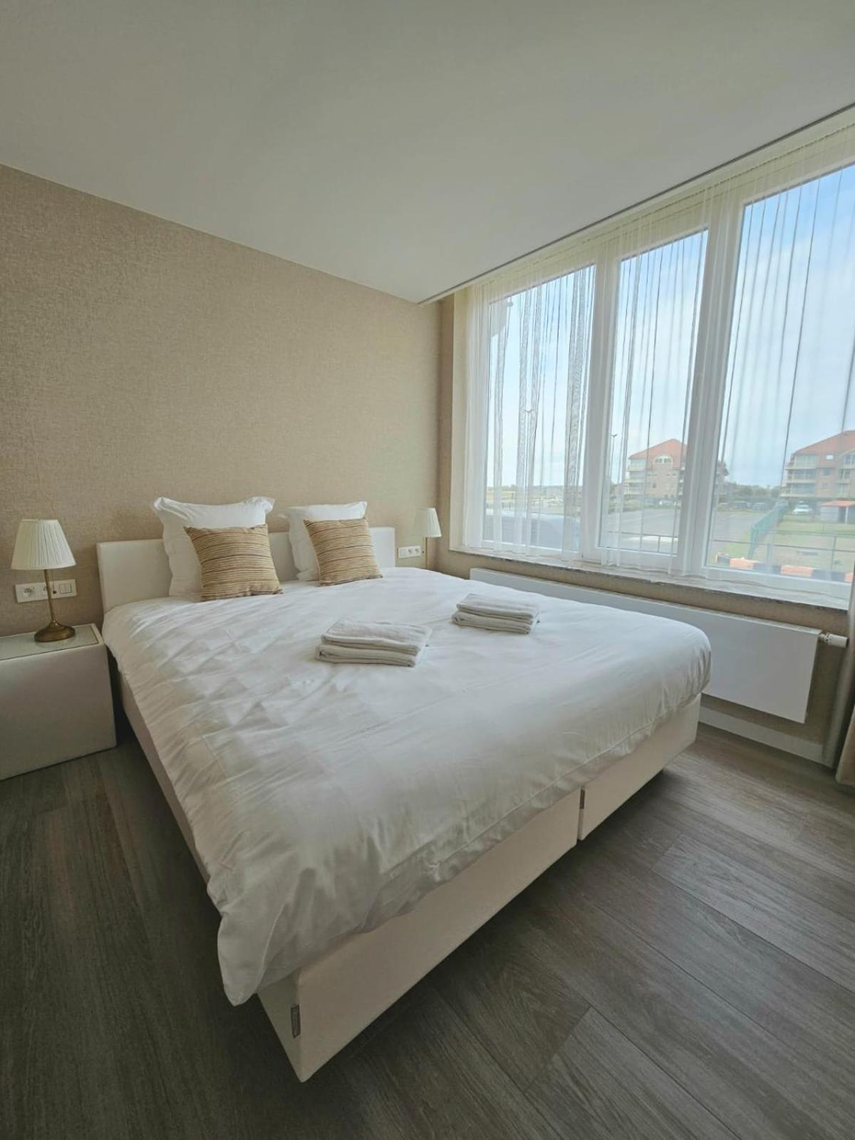 Hotel Acropolis " Op Het Sportiefste Park Van De Kust " ミデルケルケ エクステリア 写真
